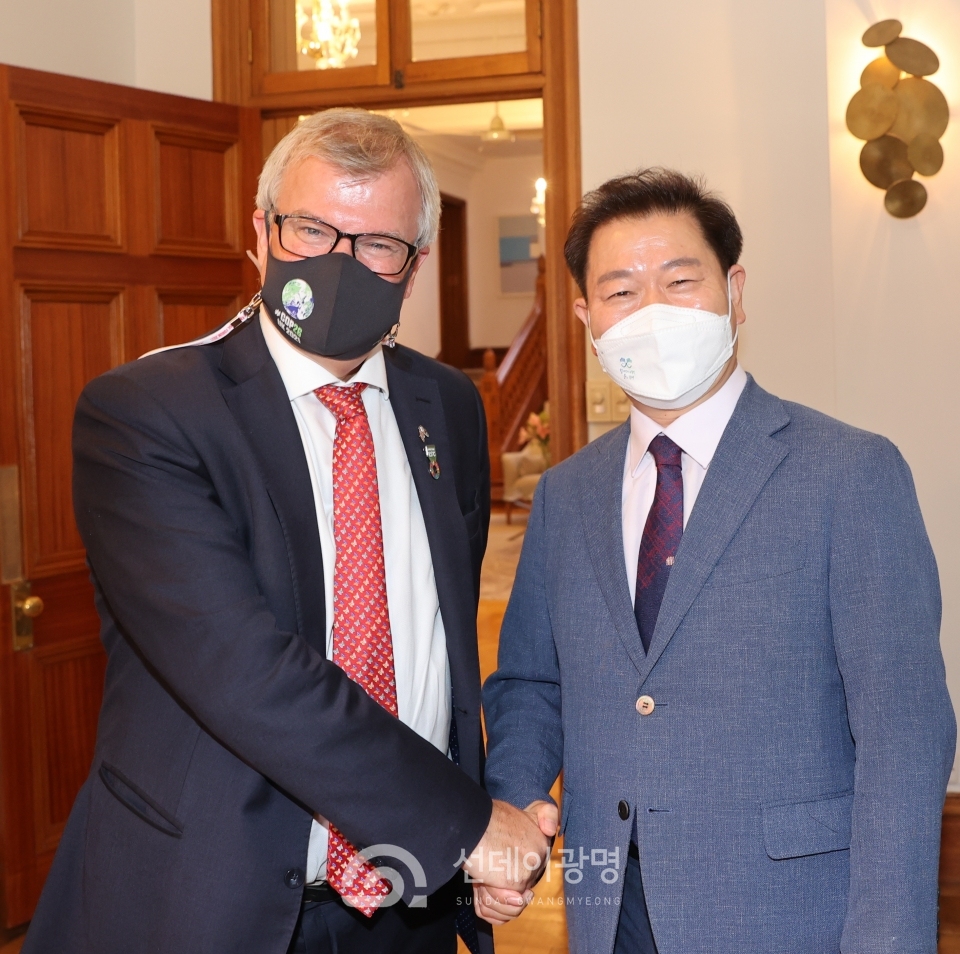 박승원 광명시장은 9월 15일 주한 영국대사관에서 열린 ‘기후변화 대응 선도 지방정부 간담회’에 참석했다.