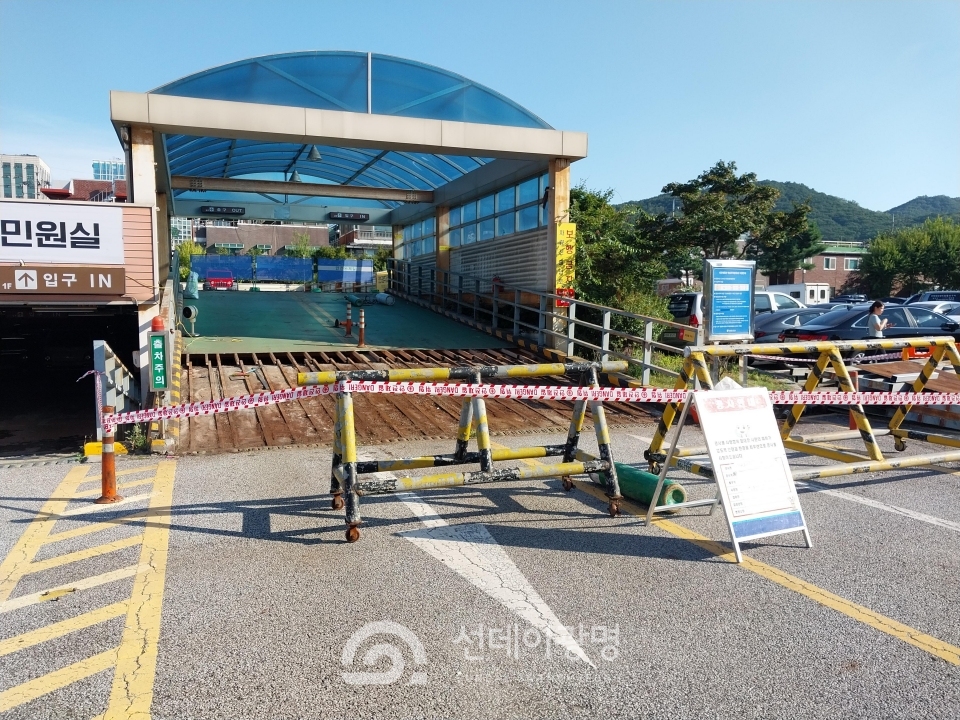 광명도시공사(사장 서일동, 이하 공사)는 광명시민체육관 내에 위치한 안현철골주차장의 노후 시설물에 대한 개선공사를 착수했다고 밝혔다.