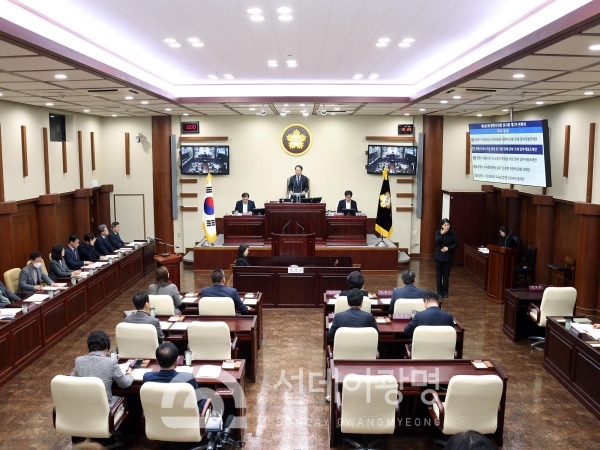광명시의회(의장 안성환)는 28일 지난 2월 16일부터 13일간 이어진 제282회 임시회 일정을 마무리했다.