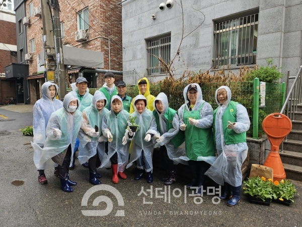 광명3동 새마을지도자협의회·부녀회, 시민참여 꽃 심기 운동 참여